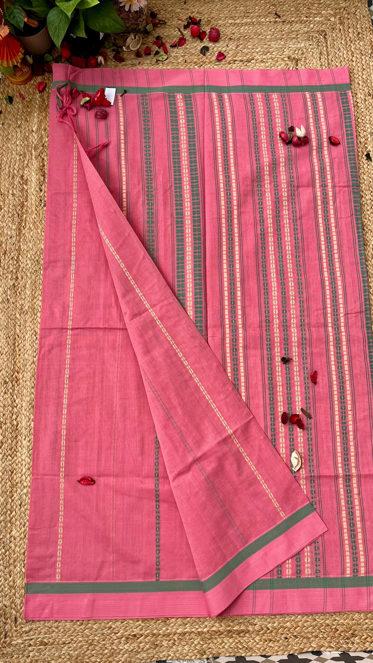 Begampuri Pure Cotton Handloom Saree - Pink