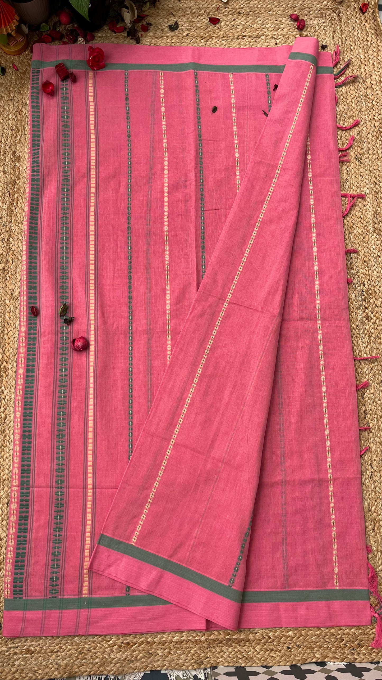 Begampuri Pure Cotton Handloom Saree - Pink