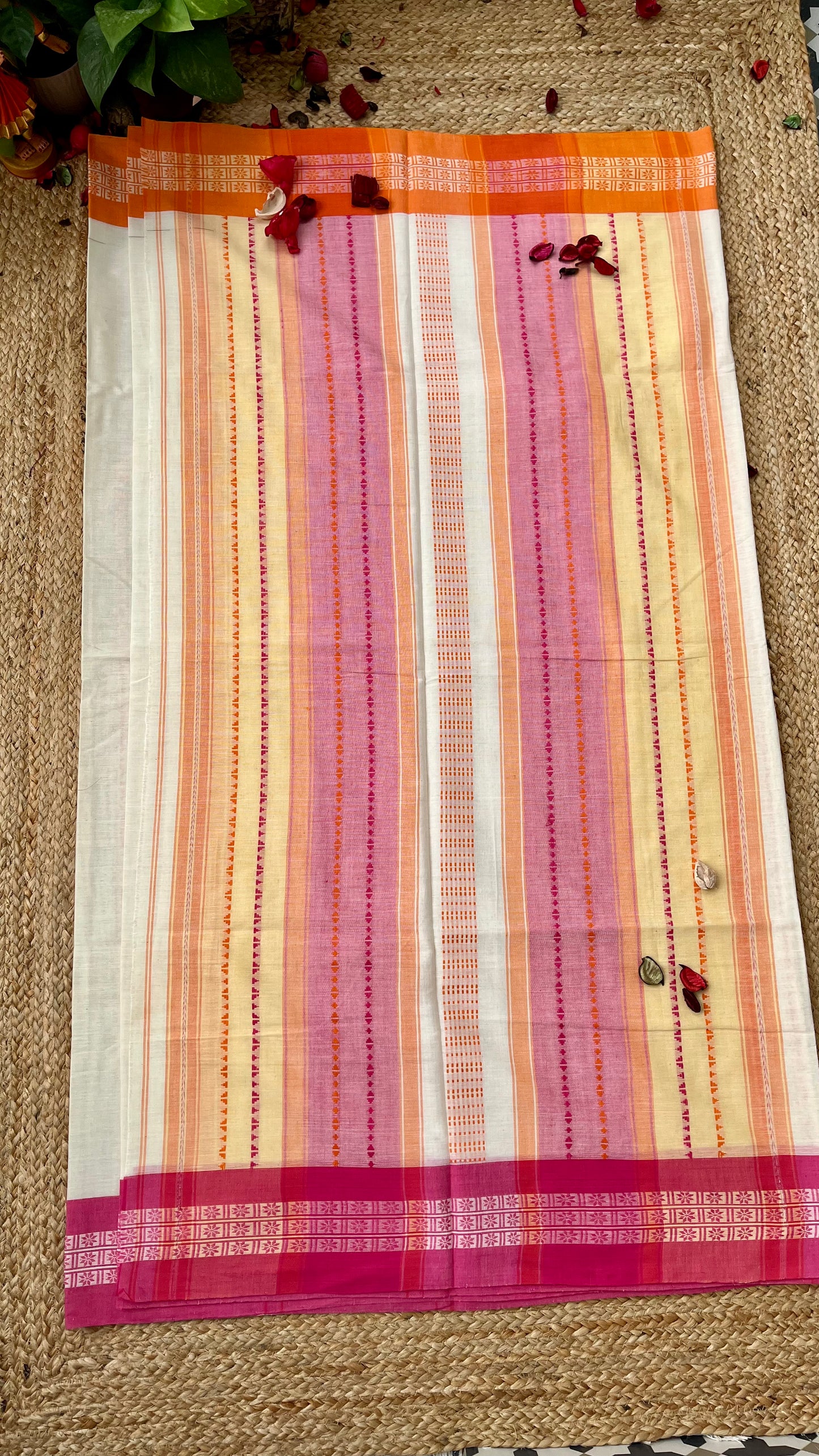 Begampuri Pure Cotton Handloom Saree - White Pink