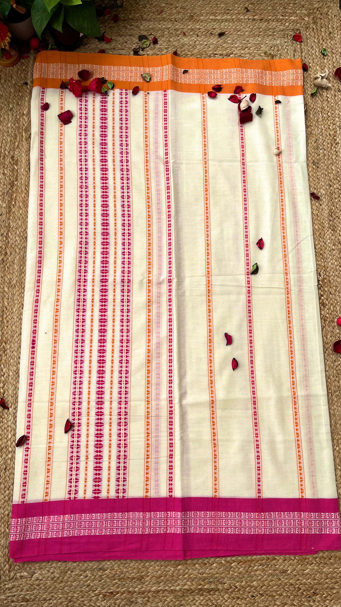 Begampuri Pure Cotton Handloom Saree - White Pink
